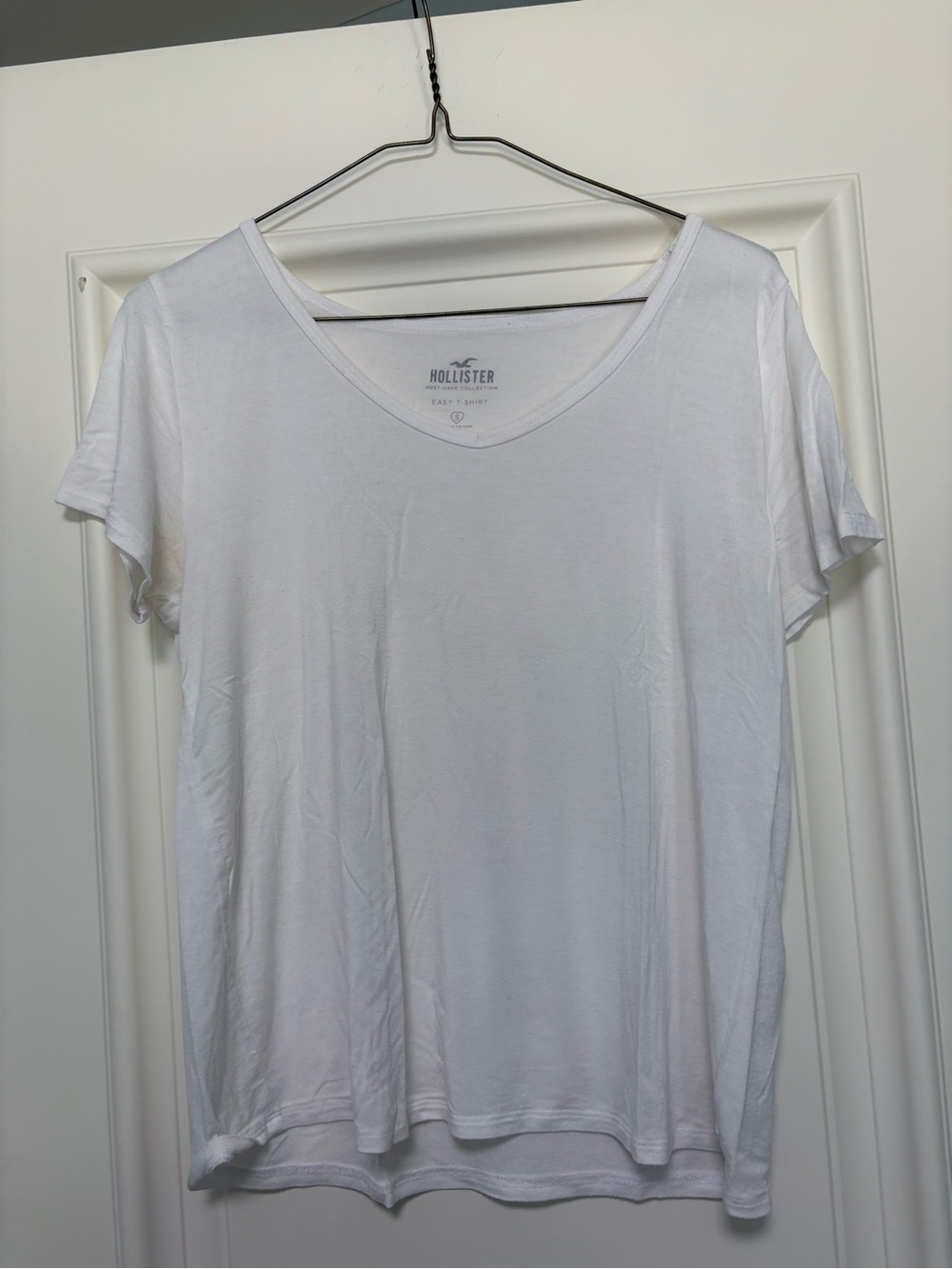 Hollister White V-Neck Women's Tee
